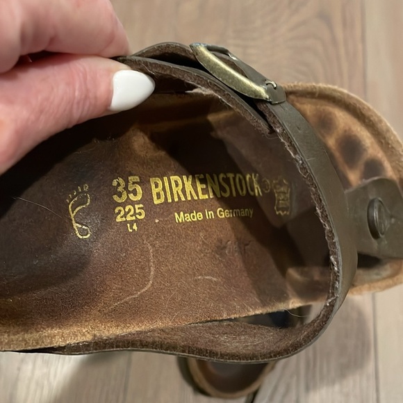Birkenstock Gizeh Sandals, Bronze Metallic, Size 35 - Picture 4 of 4